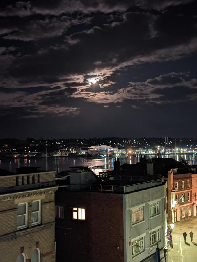 Seafarer'S View - 6 Bedroom Townhouse In Cowes, Parking & Seaviews. Cowes  Exterior foto